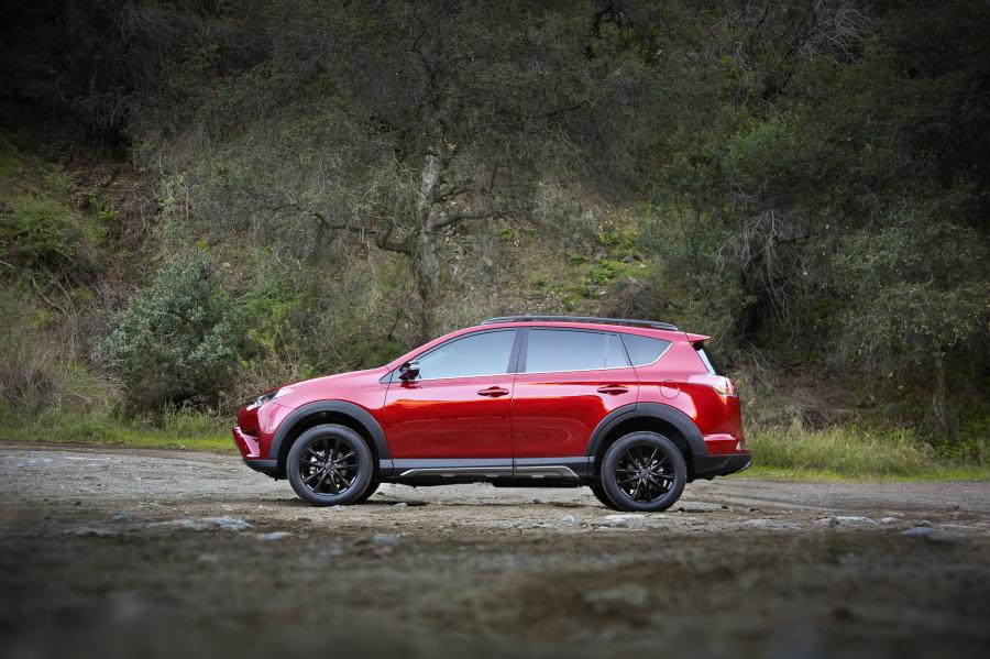  Toyota RAV4 Adventure 2017 года  (NA) (фото 8 из 21)